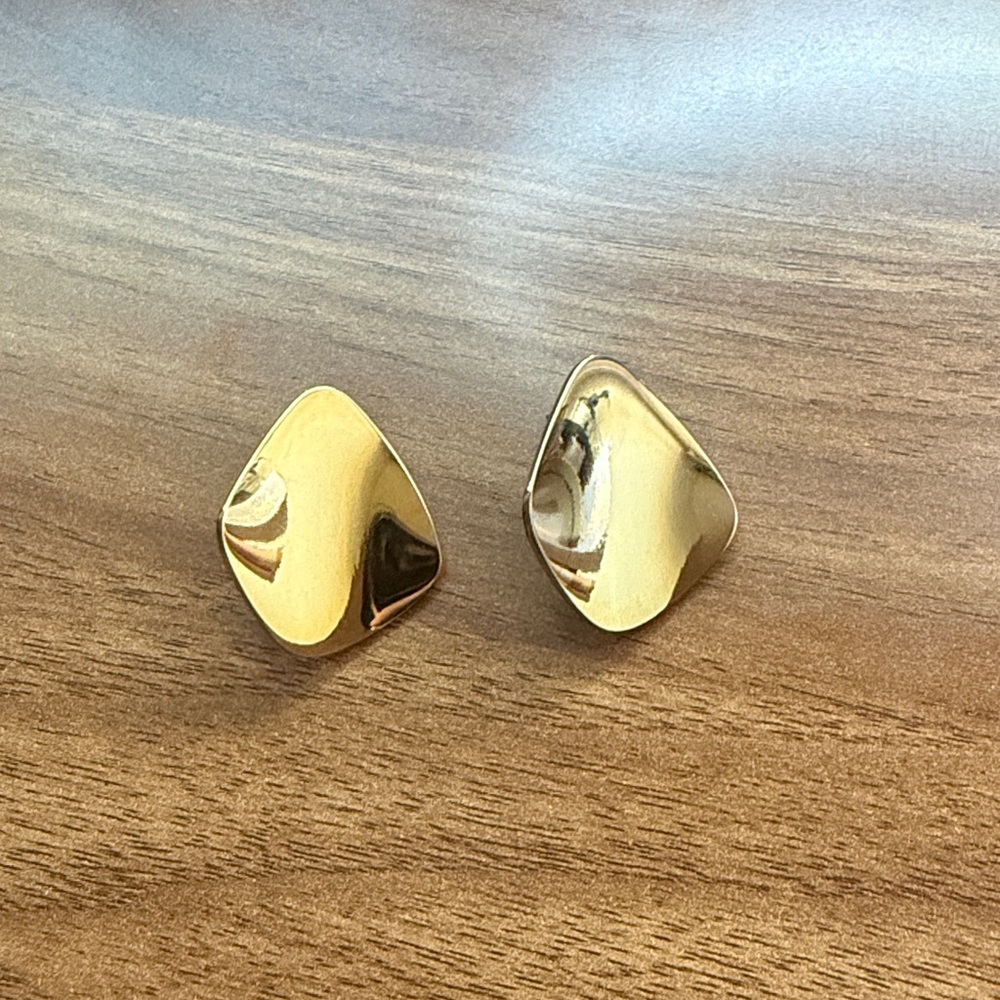 Aesthetic Gold Earrings - Picture 6 of 6